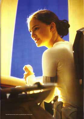 Padmé in the cockpit of the Nubian cruiser