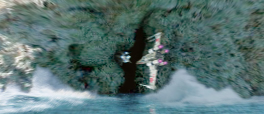 Leia leads Luke's X-Wing into a narrow fissure !